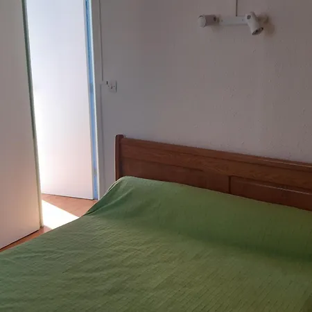 Villa Charmante T3 Mezzanine Climatisee Avec Piscine Et Parking Prive - 6 Pers., Port - Fr-1-798-41 *