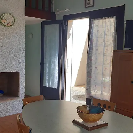 Villa Charmante T3 Mezzanine Climatisee Avec Piscine Et Parking Prive - 6 Pers., Port - Fr-1-798-41 *