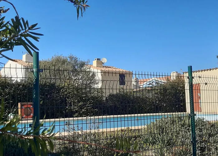 Villa Charmante T3 Mezzanine Climatisee Avec Piscine Et Parking Prive - 6 Pers., Port - Fr-1-798-41 *
